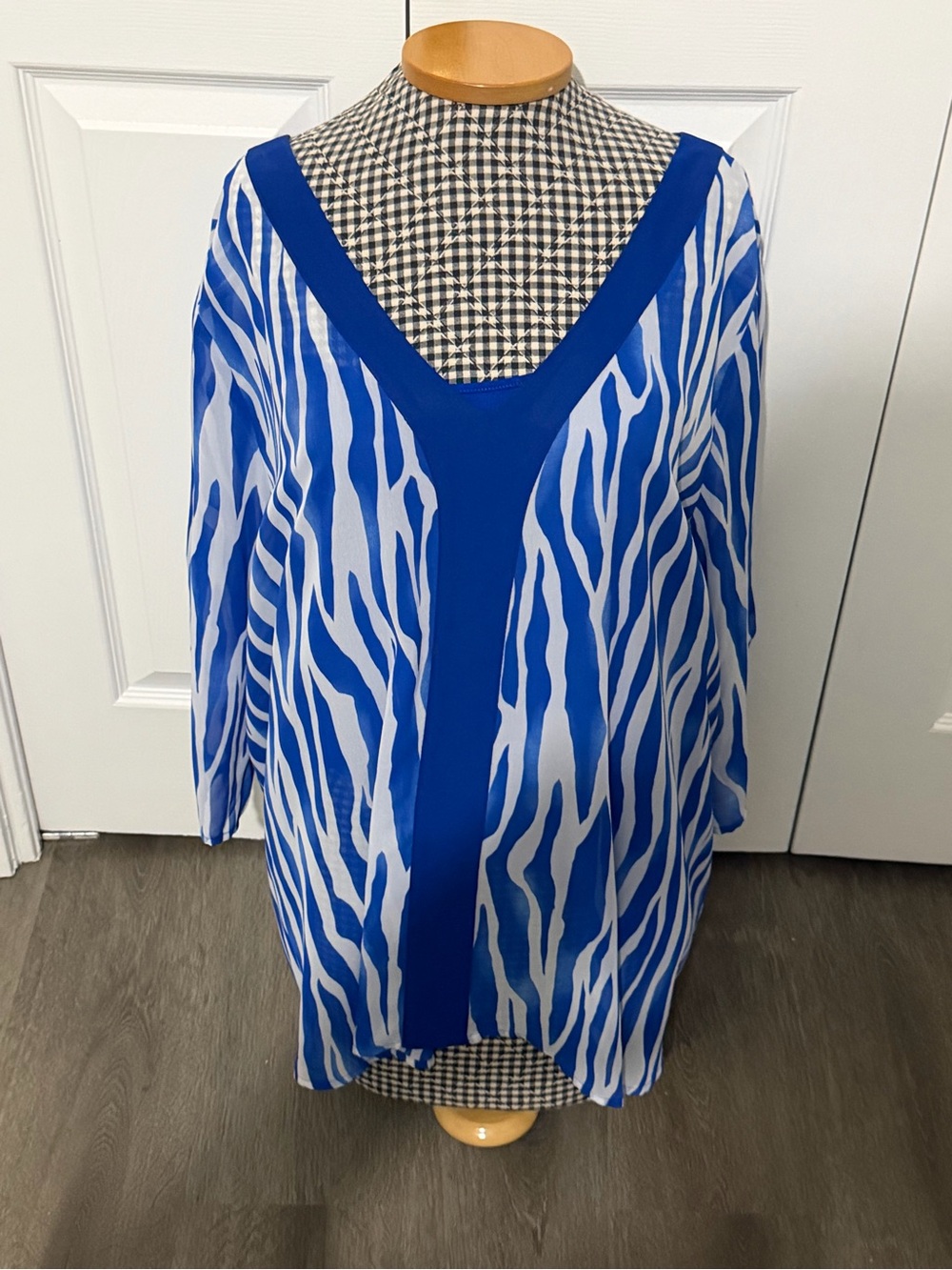 Nwt Blue White Zebra-Print V-Neck Women's Blouse 3x